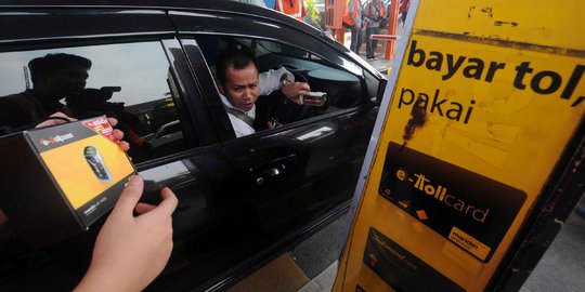 Bayar e-money di jalan tol makan waktu 3 detik, tunai 12 detik