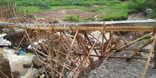 Konstruksi jembatan senilai Rp 2 miliar di Pesona Serpong 