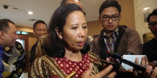 Menteri Rini tanggapi santai peringatan Sri Mulyani soal ancaman PLN bangkrut