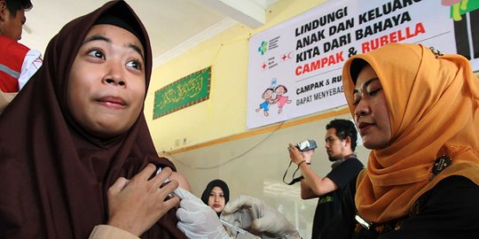 Ekspresi 400 anak pesantren saat divaksinasi campak dan rubella