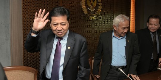 Mendesak Setya Novanto mundur dari kursi Ketum Golkar