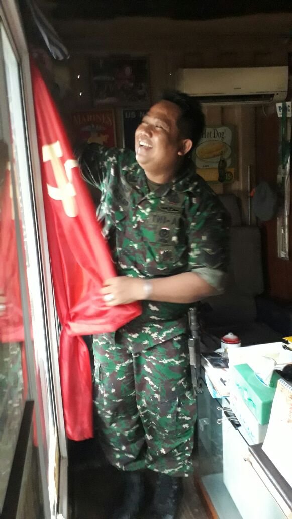 bendera palu arit di kafe jalan antasari dicopot tni