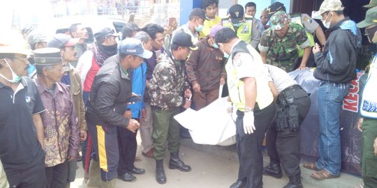 Dikira sedang tidur, 7 orang tewas di kursi Balai Desa Malang