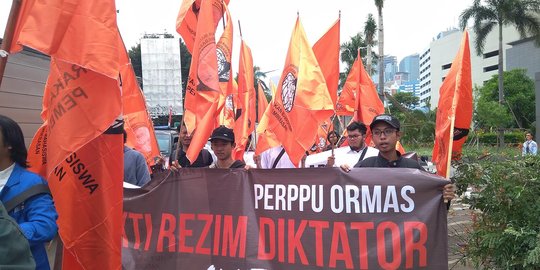 Orasi massa 299: Yang berperan membangkitkan PKI bagian anggota DPR