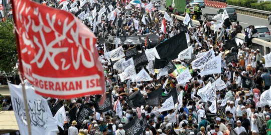 Lawan kebangkitan PKI & Perppu Ormas, massa minta Indonesia jadi Khilafah