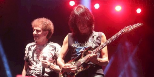 Tampil sebelum Dream Theater, God Bless mampu getarkan 