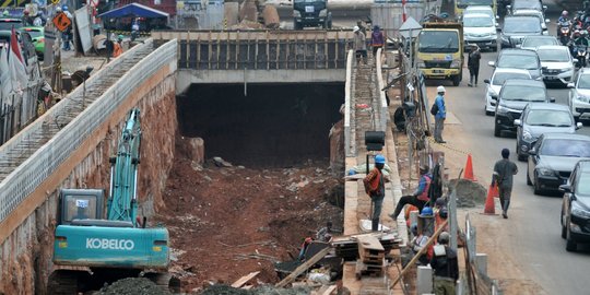 Melihat progres pembangunan underpass Kartini