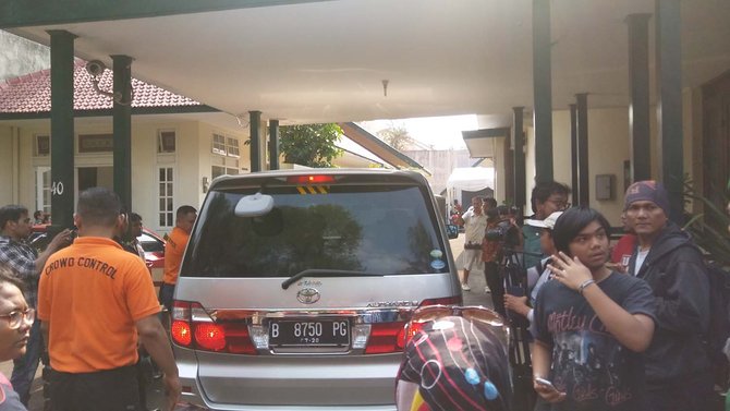 herdrianti saharah nasution berkunjung ke museum ah nasution