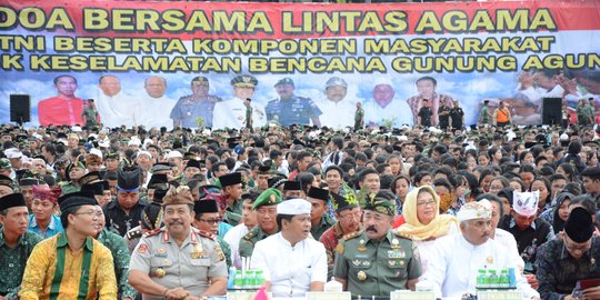 Ribuan umat lintas agama doa bersama untuk Gunung Agung di 