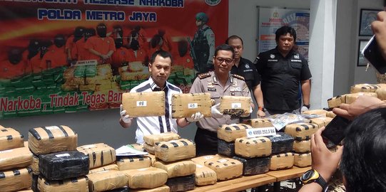 3 Tersangka narkoba dalam keranjang jeruk ke dukun biar tak diciduk polisi