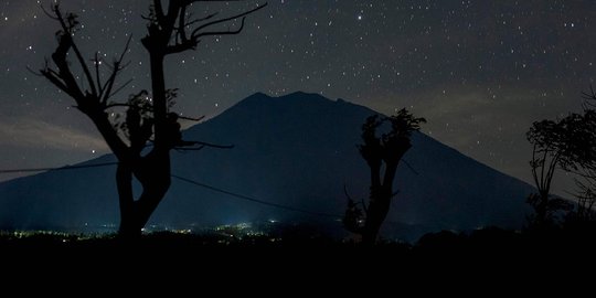PVMBG temukan rekahan selebar 100 meter di kawah Gunung Agung
