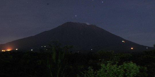 Mengamati aktivitas terkini Gunung Agung