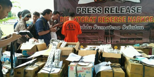 Razia pil PCC, petugas tangkap penjual obat kedaluarsa di Palembang