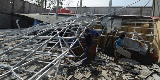 Banyak rumah di Depok rusak diterjang hujan dan angin kencang