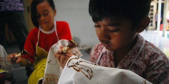 Hari Batik Nasional, murid SD se-Bogor belajar membatik