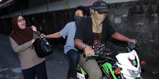 Benar-benar tega, nenek sudah renta begini masih dijambret