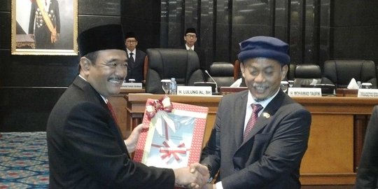 Wakili Jokowi dan Ahok, Djarot ucapkan terima kasih saat teken APBD-P