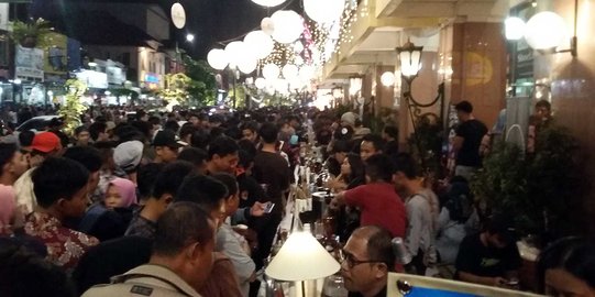 Ribuan warga Yogyakarta antre kopi gratis di Malioboro 