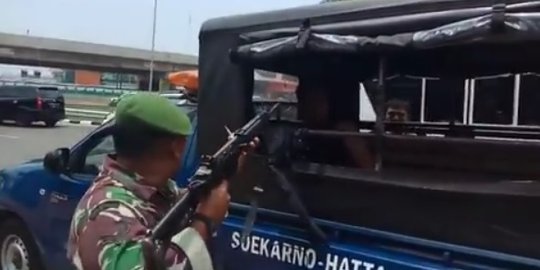 Diduga depresi, Yusra pukul mobil TNI & Avsec di Bandara 