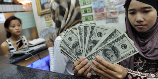 Nilai tukar Rupiah merosot hingga nyaris sentuh level Rp 13.600 per USD