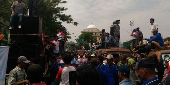 Tolak angkutan online, sopir angkot di Surabaya mogok massal