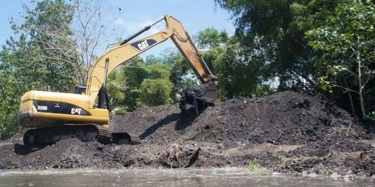 Antisipasi lahar dingin Gunung Agung, tanggul Sungai Unda diperbaiki