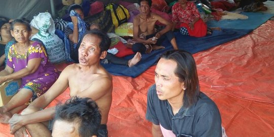 Menengok pengungsi Gunung Agung di tepi Danau Buyan