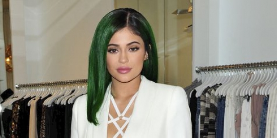 Untuk pakaian bayi, Kylie Jenner belanja hingga hampir 1 m