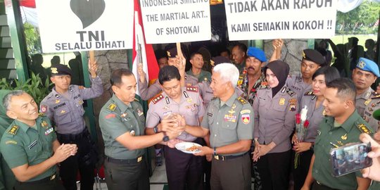 HUT TNI, puluhan polisi 'serbu' Korem 074/Warastratama Solo