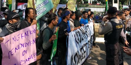 Ratusan mahasiswa di Lebak demo desak gubernur setop umbar 