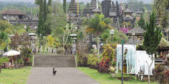 Sepinya kawasan Pura Besakih ditinggal warga mengungsi