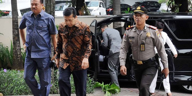 Mereka yang menentang dan pasang badan buat Setya Novanto 