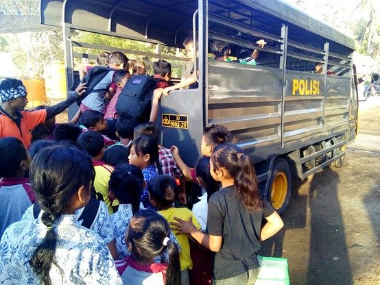 bocah pengungsi gunung agung