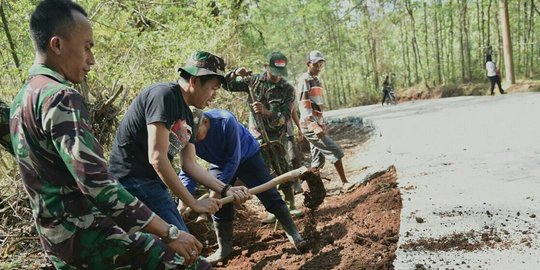 HUT TNI 72, Pemkab Purwakarta buka akses jalan lingkar timur melalui TMMD