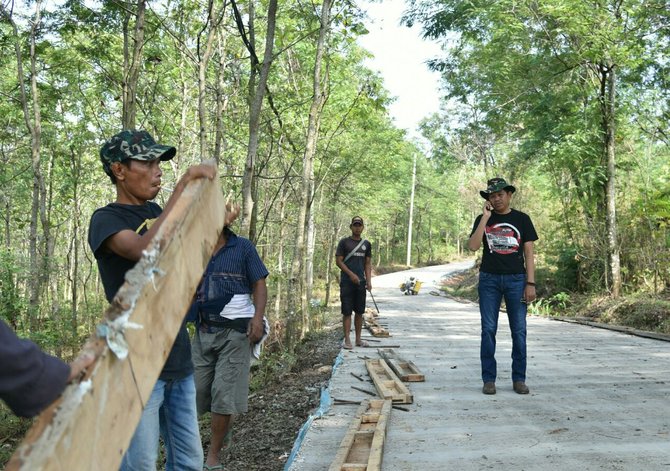 hut tni 72 pemkab purwakarta buka akses jalan lingkar timur melalui tmmd