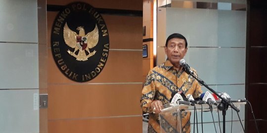 Menkopolhukam irit bicara soal polemik senjata