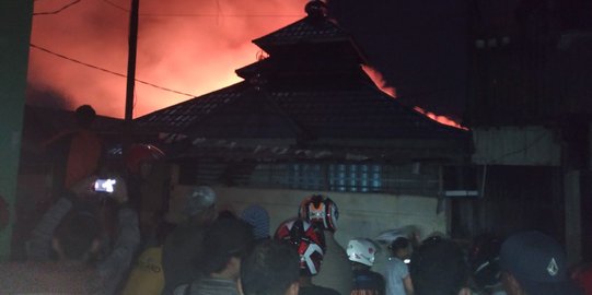 Tabung gas elpiji meledak, puluhan rumah di Samarinda hangus terbakar