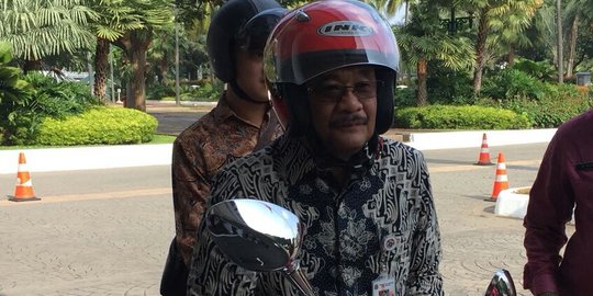 Djarot naik vespa merah ke Balai Kota DKI Jakarta