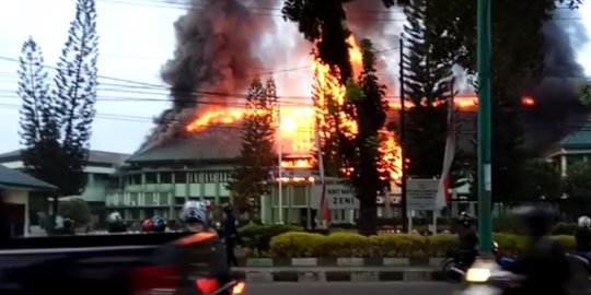 Kantor Babinminvetcad Kodam I Bukit Barisan diamuk si jago merah