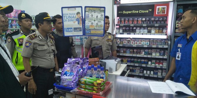 Satroni Indomaret, 4 perampok bersamurai gasak uang 