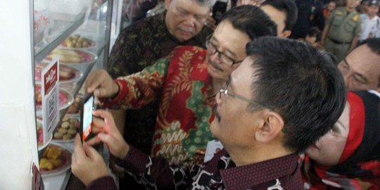 Djarot nikmati layanan aplikasi JakOne Mobile di Kota Tua