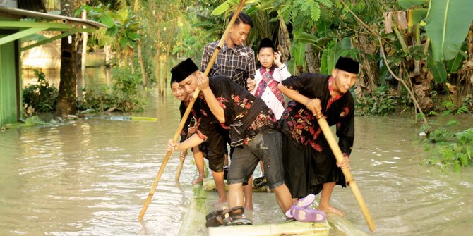 Intensitas hujan tinggi, tiga kecamatan di Cilacap banjir