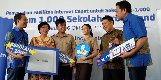 XL Axiata tuntaskan program 1.000 Sekolah Broadband