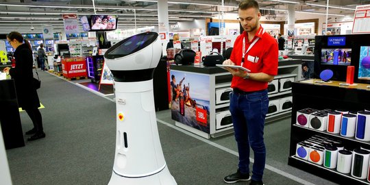 Toko elektronik di Swiss ini manjakan pelanggan dengan robot asisten