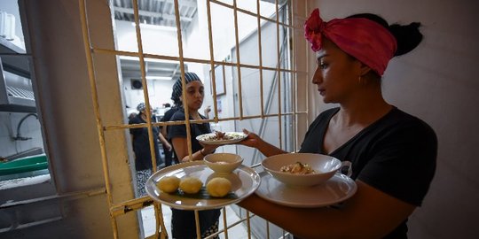 Mengunjungi restoran di dalam penjara wanita Kolombia