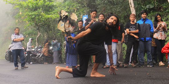 Didera air keruh, warga di Banyumas gelar ritual Caos Atur Gandha Arum