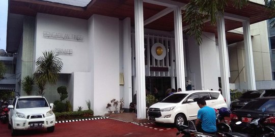 Penyidik KPK geledah Pengadilan Tinggi Manado terkait OTT hakim