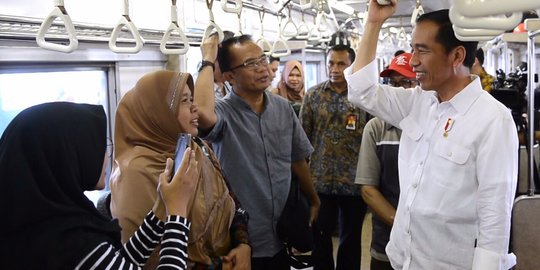 Jokowi ajari ibu-ibu cara larang suami beli rokok pakai uang bantuan