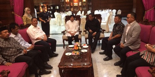 Jelang pengumuman bacagub Jawa Timur, Sekjen PDIP temui Risma