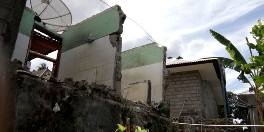 15 Rumah roboh akibat gempa Gunung Agung